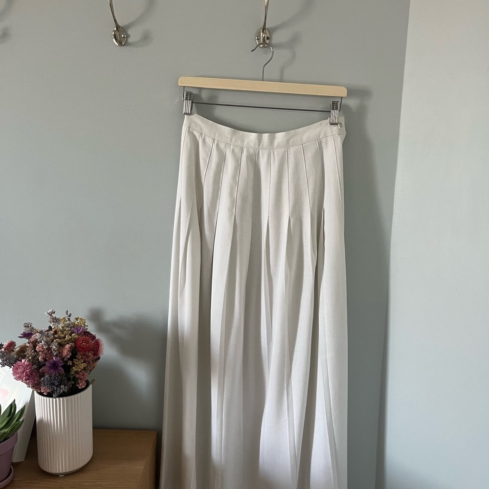 Worthington Classic White Skirt